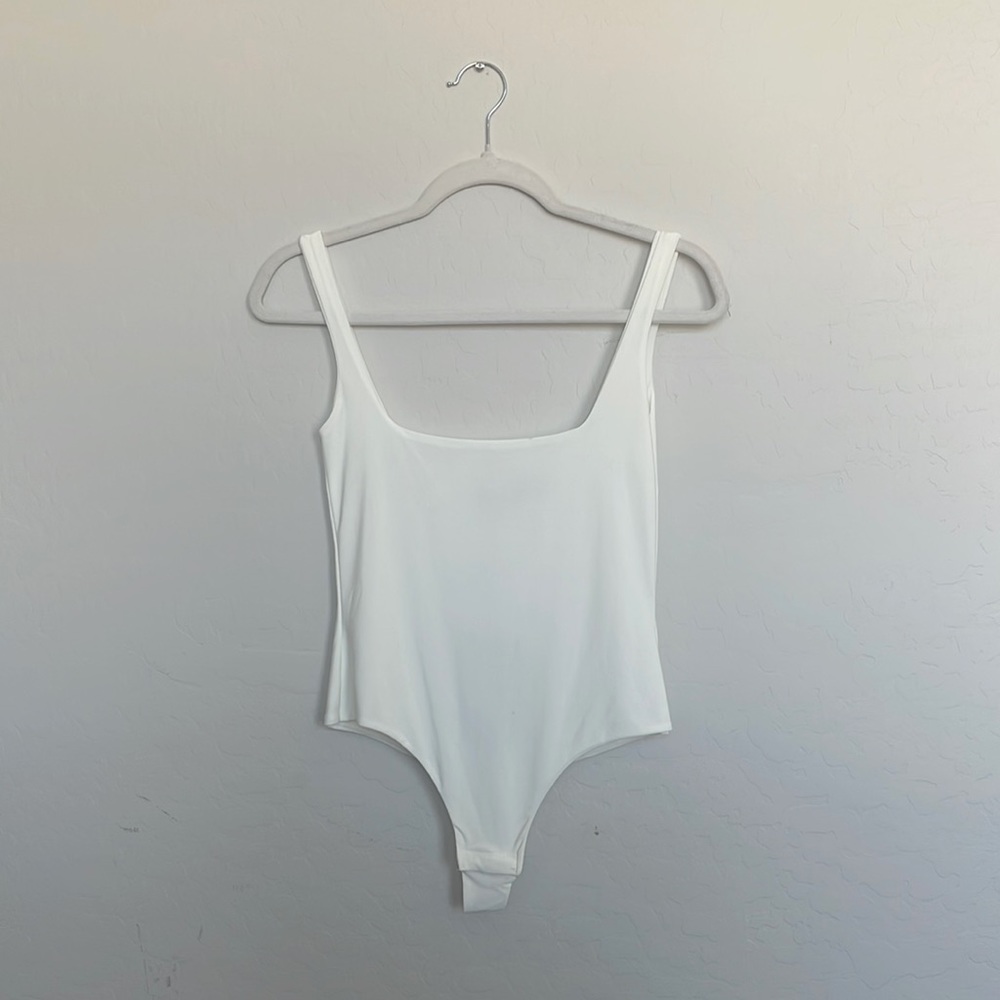 PrettyLittleThing White Square Neck Sleeveless Bodysuit